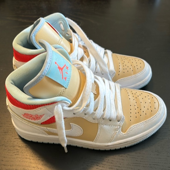 Jordan 1 Mid SE Semame (W) size 6 - Picture 4 of 6